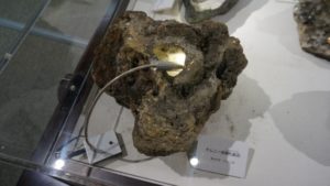 チムニー状硫化鉱石
